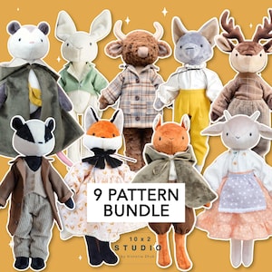 Op de afbeelding: Een verzameling van negen pluche dierpoppen, elk met unieke outfits en kenmerken. De poppen omvatten een opossum, konijn, stier, vos, hert, das, eekhoorn en geit. De tekst "9 PATTERN BUNDLE" en "10 x 2 STUDIO by Victoria Zhuk" is inbegrepen.