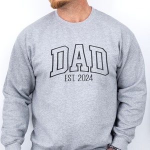 Custom Embroidered Sweatshirt, Papa Shirt With Date, Daddy Est Year Shirt, Gift For New Dad, Father&#39;s Day Gift, Dad Shirt, Grandpa Shirt