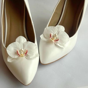 Bridal orchid shoe clips Flower shoe clips White orchid clips Orchid wedding accessories