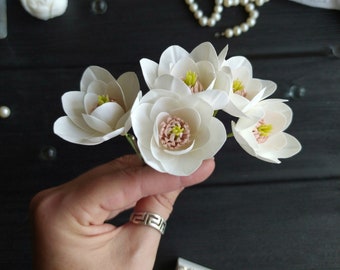 Magnolia hair pins White wedding flower hair piece Magnolia hair clip Spring wedding Bridal hair accessories