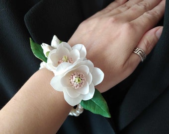 Magnolia corsage Wrist corsage Mom wedding flower bracelet Bridesmaid corsage