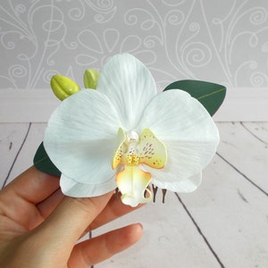 Orchid hair comb Bridal hair comb White hair comb Flower hair comb Orchid hair piece Bride hair accessory Tropical flower Orchid wedding