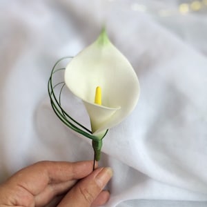 Calla lily boutonniere Wedding Groom Groomsmen Lapel pin Bestman Flower buttonhole