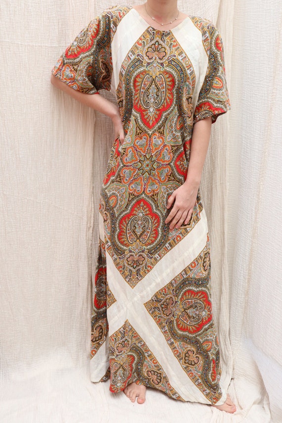 1970's Vintage kaftan style Indian paisley printed