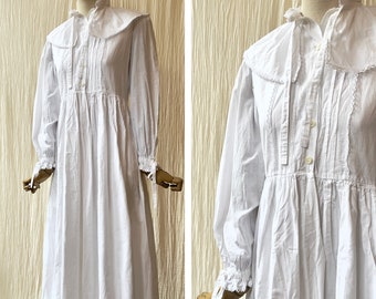 vestido vintage de algodón blanco Laura Ashley de los años 1970 con cuello grande talla 38