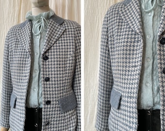 Vintage 1980’s light grey with blue plaided blazer size S/M