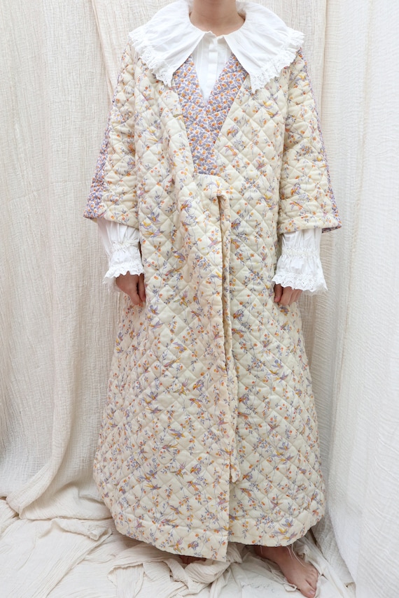 Vintage cotton quilted long morning robe with past