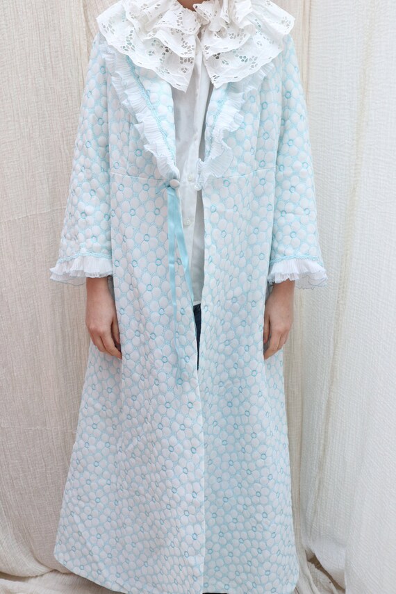 Vintage floral embroidered house coat / Vintage bo