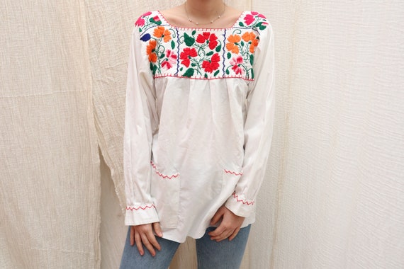 1970's Vintage traditional Mexican floral embroide