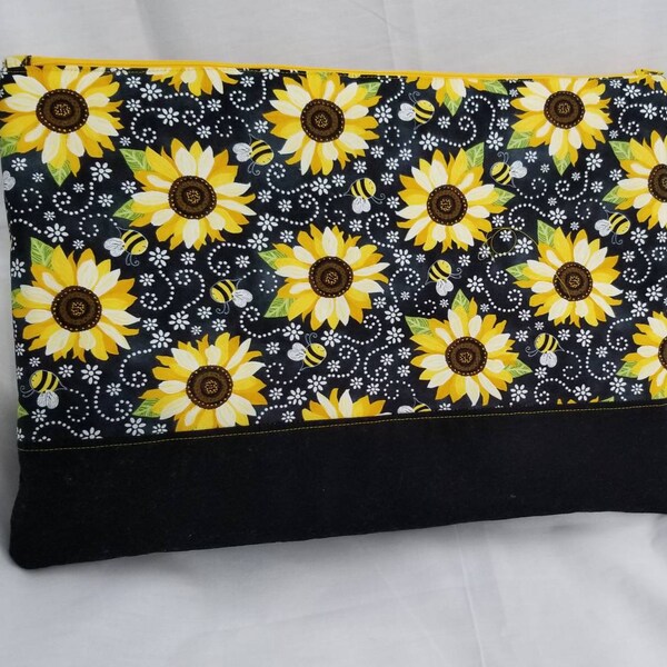 Laptop Sleeve, Fully Lined and Padded, Flower and Bee Pattern. Priced under 25 dollars! Back to school gift!