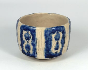 Small Chawan with cobalt blue decor // Matcha bowl // Tea bowl // 茶碗