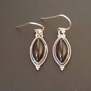 Onyx en 925 zilveren oorbellen