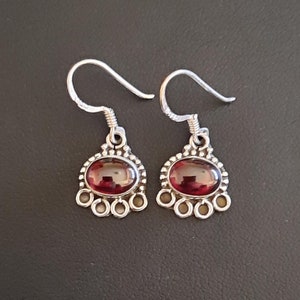 Sieraden van 925 sterling zilver met granaat edelsteen gemaakt in Bali