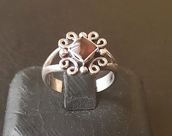 Garnet and 925 silver ring