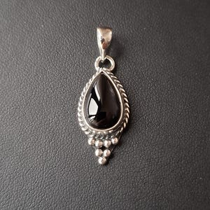 Collier Berbère En Argent Sterling Poinçonné Et Onyx - Longueur ~48 Cm - Occasion - Style Oriental