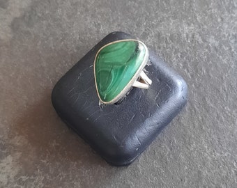 Malachite and sterling silver vintage ring