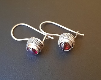 Women's jewelry in 925 silver and garnet handmade in Indonesia