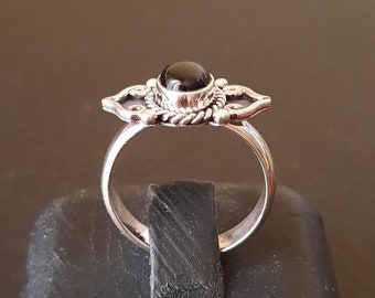 Onyx and 925 silver ring