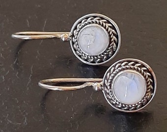 Vintage 925 silver and moonstone earrings