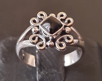 Handmade 925 silver and onyx ring