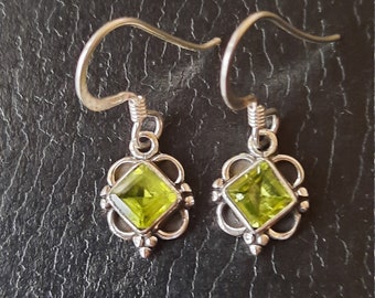 Peridot and silver 925 dangle hook earrings