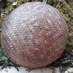 Round bamboo basket, vintage handicraft from Borneo image 10