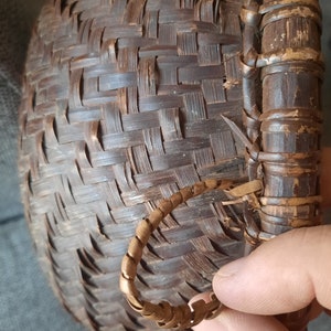 Round bamboo basket, vintage handicraft from Borneo image 6