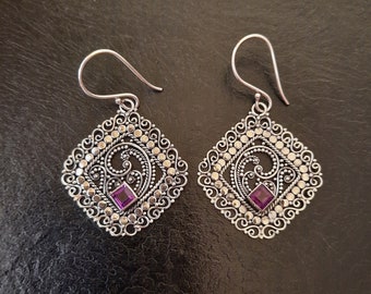 Handmade 925 silver dangle earrings in Indonesia