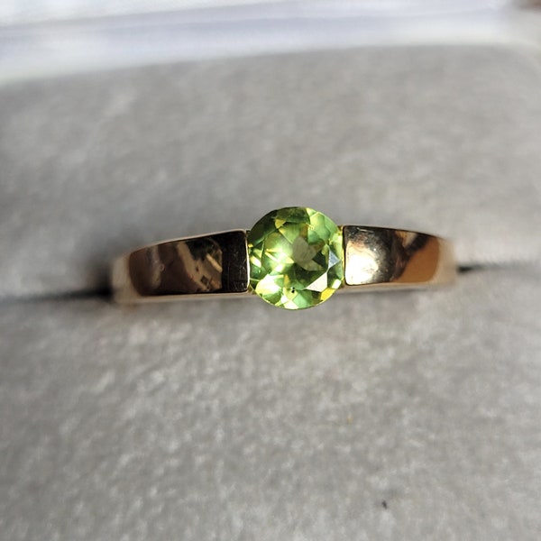 Peridot solitaire ring 925 silver gold plated size 20 mm design elegant gift green gemstone olivine
