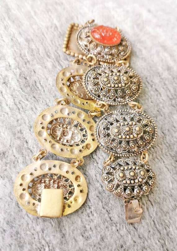 Bracelet Vintage Art Nouveau En Corail Et Celluloïd - Perles, Fleurs Et Filigrane Laiton