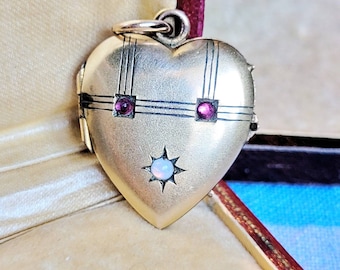 Art nouveau heart locket opal & ruby 1920 for photos and memories Gemstone heart locket cottage cottage gift love brocante rar