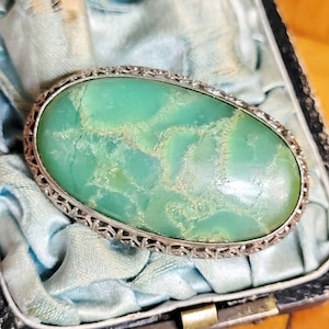 Chryopras Art Nouveau silver brooch 1920 art nouveau gemstone green needle floral openwork filigree cottage country house Victorian unique