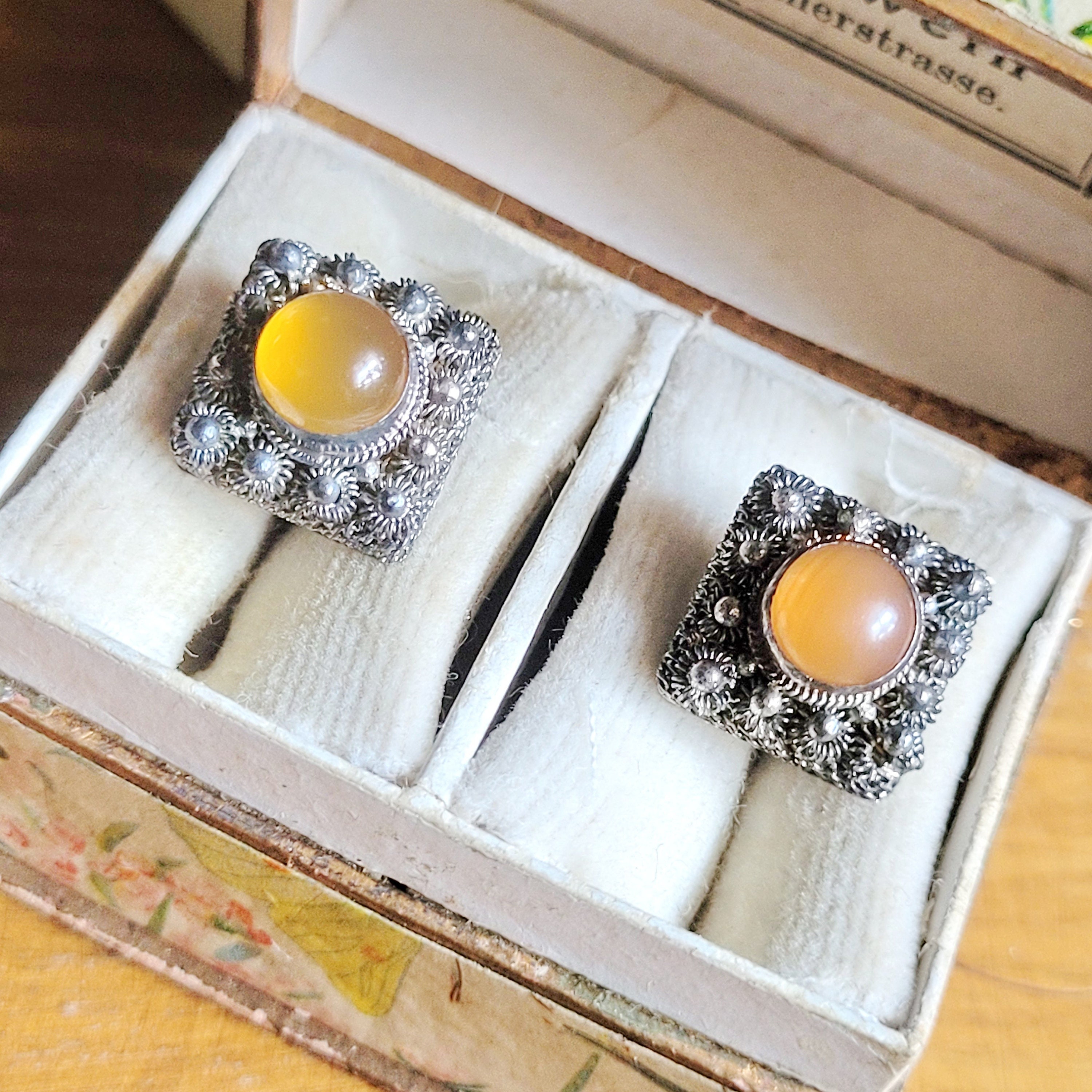 Boucles D'oreilles Anciennes En Argent Massif - Filigrane Et Cornaline - Vintage