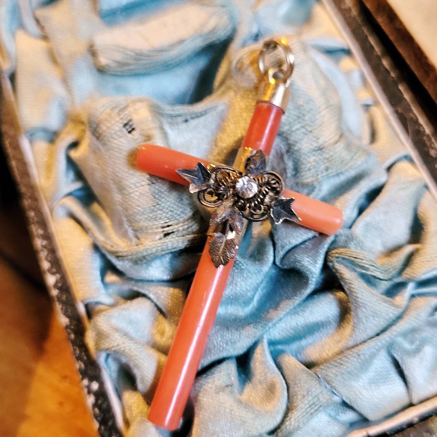 viktorian 585 coral cross chain pendant 14k pendant coral 1840 1850 geschnek faith religion andeken brocante rar antique antique red gold