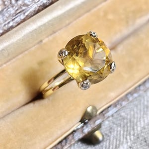 Elegant 18k gold ring with citrine and diamonds | Vintage ring in 18k yellow gold | Fine cocktail ring in 18k statement