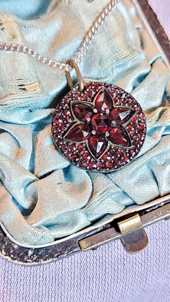 Art nouveau Garnet Necklace Pendant BLOSSOM around 1920 real yarn gemstone in silver pendant design cottage country house brocante gift victorian