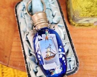Victorian Bristol Blue Bottle Painted Sailing Boat 1850 Bottle Vial Brass Enamel Enamel Cloisonne Antiqe Bird Brocante Sea