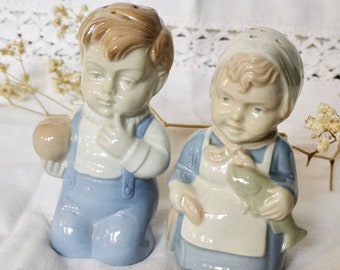 Echte vintage zout &peper spreader jongen en meisje porselein figuren zout en zout echte vintage kruiden spreader figuur