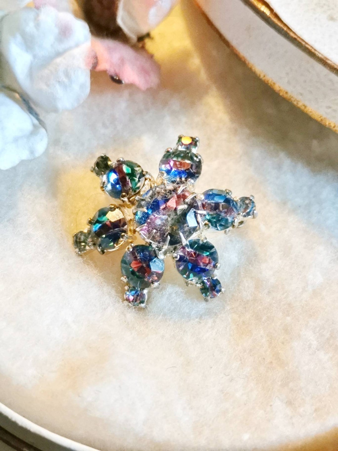 Barocke Strass Brosche Mit Grünen Intarsien - Vintage Schmuck Accessoire Im Retro-Stil - Vielseitig Tragbare Brosche