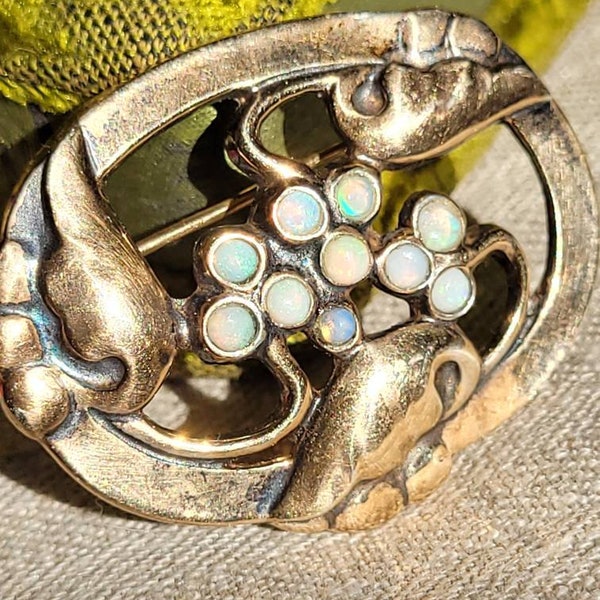 Art nouveau Silver OPAL Brooch Gold Plated True Vintage Floral Poppy around 1920 arts & crafts Design cottage Country House Gemstone Flowers