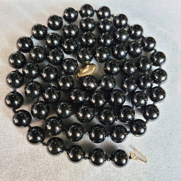 1950er Jahre Onyx & 585 Gold Kette Collier Perlen geknotet Edelstein 14k Gelbgold gemstone schwarz Salz Pfeffer cottage rockabella black
