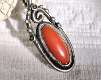 Antique Art Nouveau silver pendant with red coral cabochon – circa 1920/30