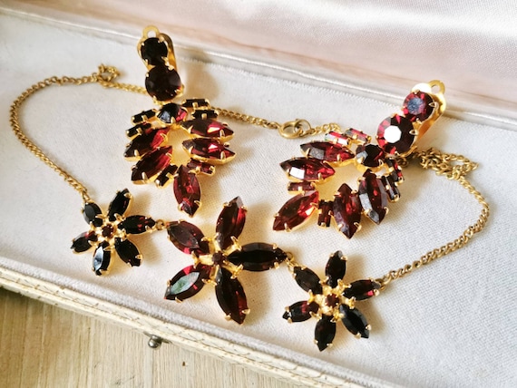 True 2024 vintage jewellery