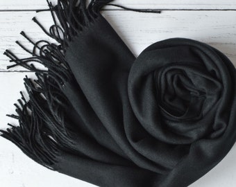 Grande écharpe Drew en Pashmina noir super doux pour occasions spéciales, avec pampilles, option de personnalisation