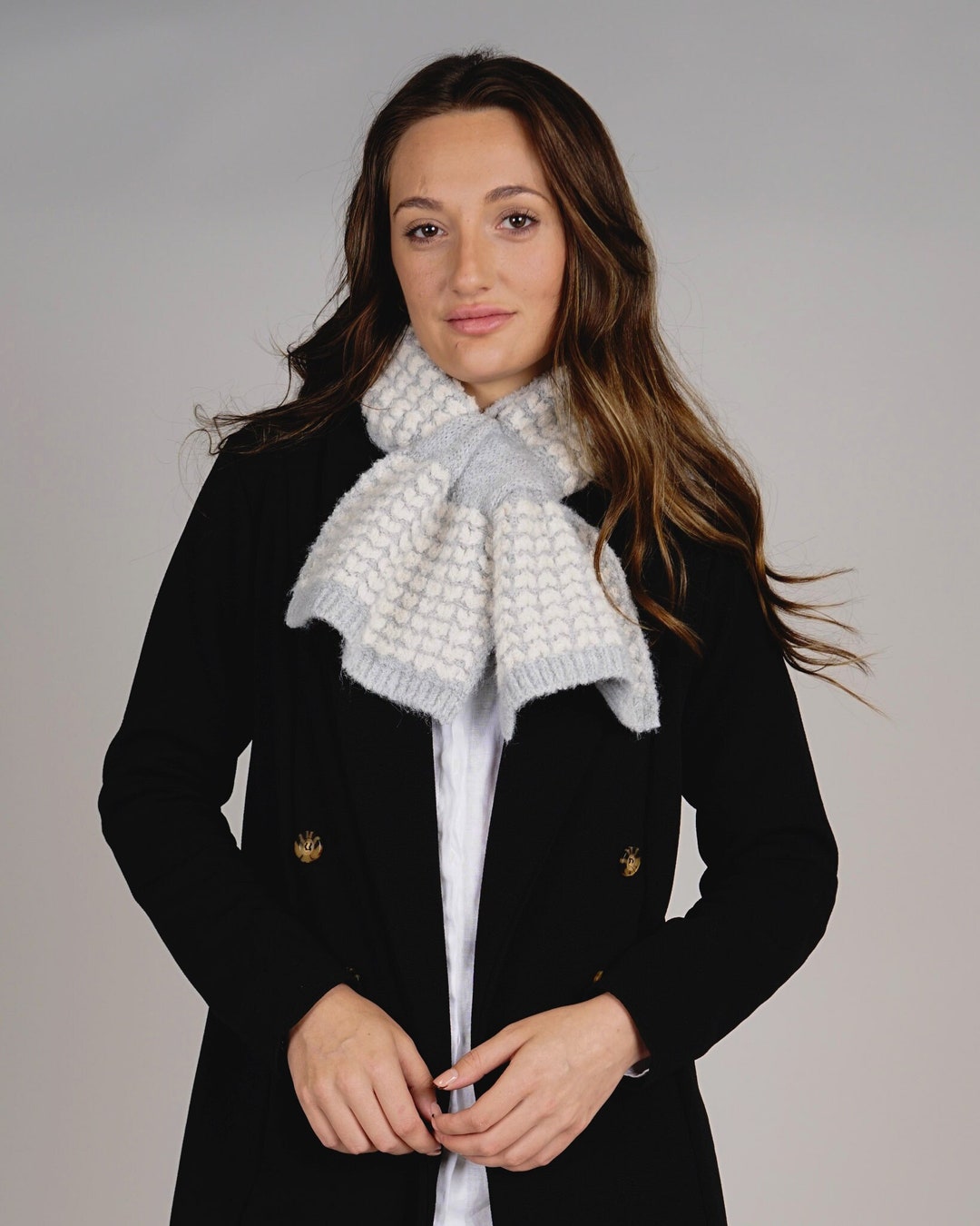 Sciarpa reversibile in maglia a forma di cuore astratto grigio