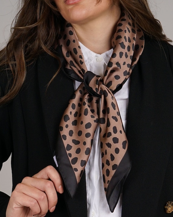 Sciarpa Di Seta Donna Leopardo - Foulard Quadrato Leggero In Seta Di Gelso, Multifunzionale - Foto 2