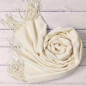 Grande écharpe pashmina crème Drew super douce avec glands image 7