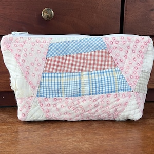 Repurposed Antique quilt zipper pouch, small cosmetic bag, Travel bag, gadget bag, 6 x 4.5 purse pouch, shabby granny chic Vintage quilt