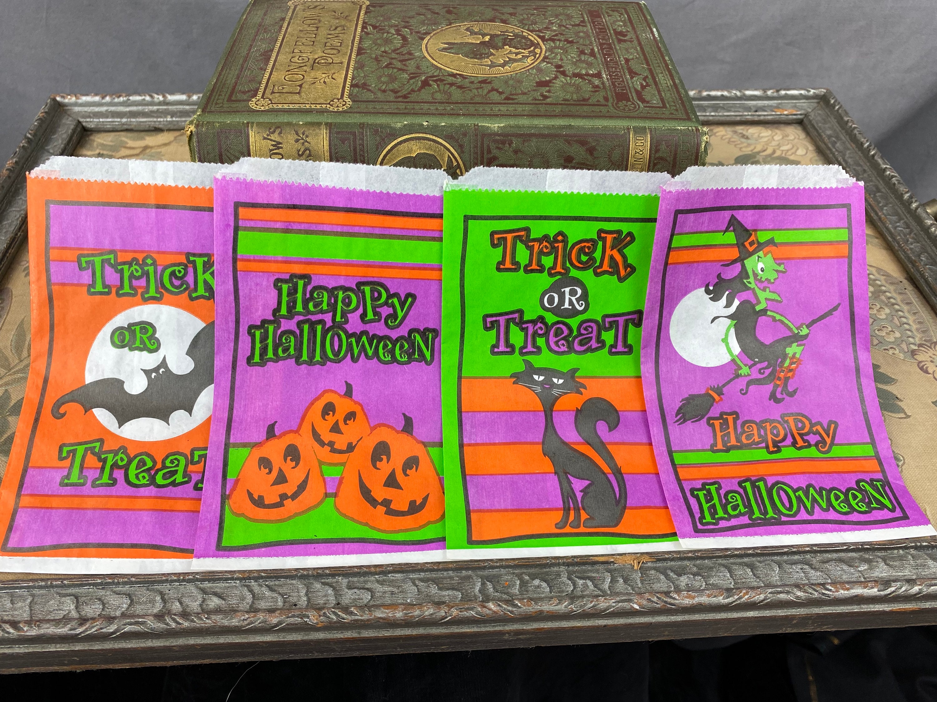 Vintage Halloween Trick or Treat Bags Party Favors Candy Bags Jack O Lantern Black Cat Witch Bat Candy Buckets Halloween Bags Set of 4