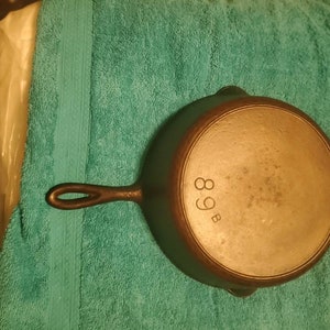 Hammered Chicago Hardware chicken fryer with lid (skillet cracked)